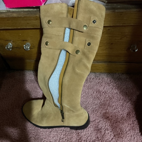 Knee high boot with snaps and side zipper - Picture 3 of 8